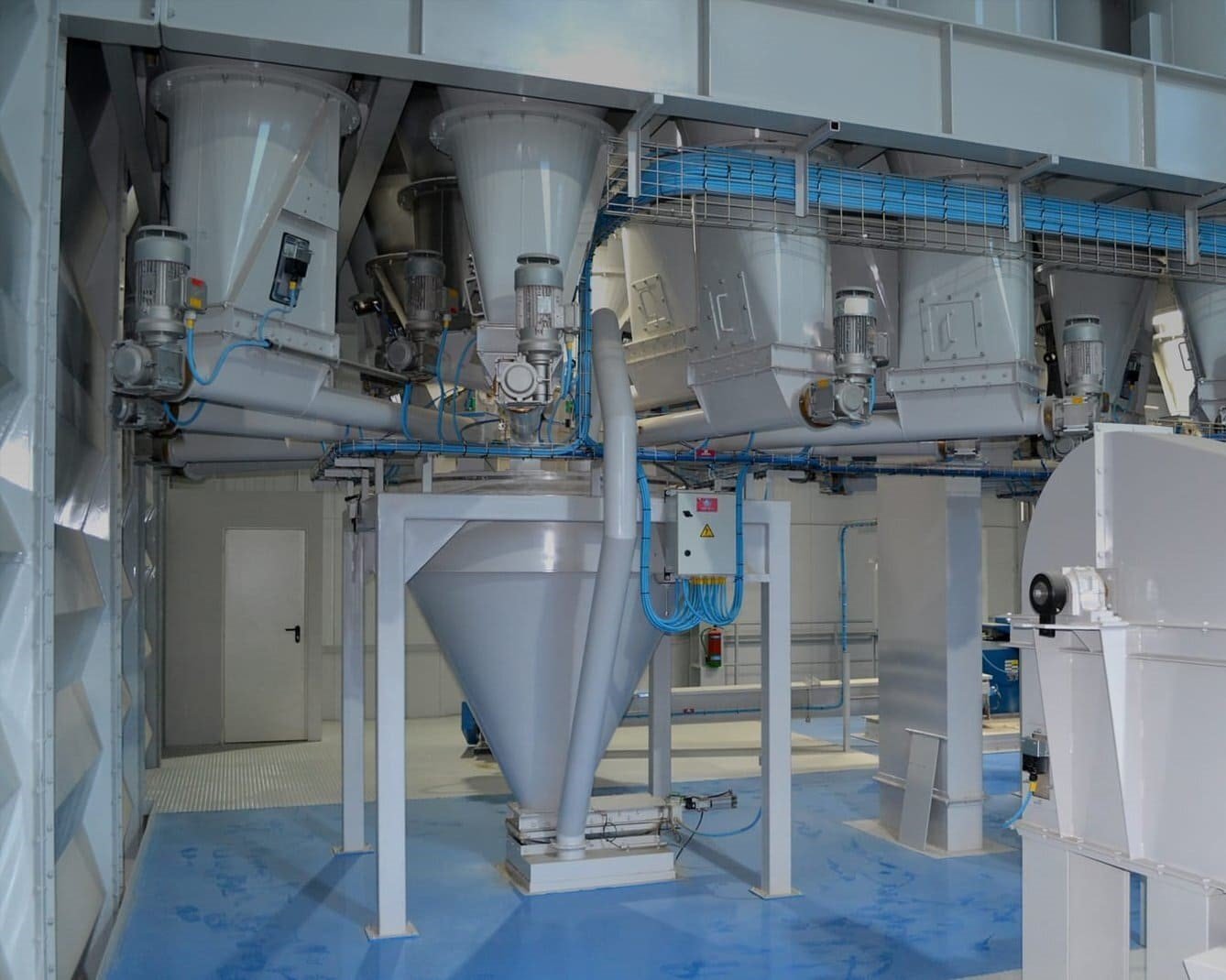 Bascula de dosificación de macro ingredientes en una fábrica de piensos