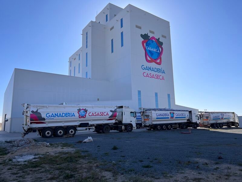 Casaseca, feed mill in Spain with a bird's eye view. Built by Rosal Instalaciones Agroindustriales.