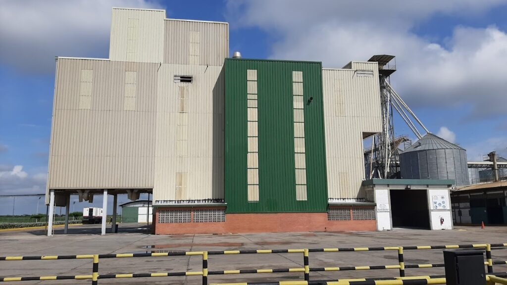 Agropecuaria Los Potreros, a livestock feed mill in Venezuela, built by Rosal Instalaciones Agroindustriales.