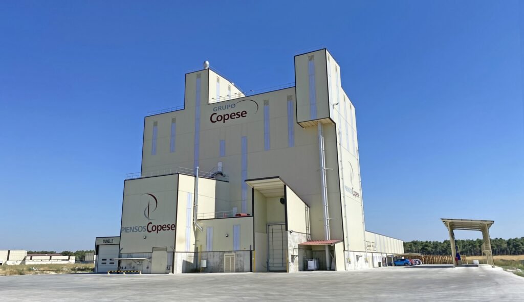 Grupo Copese, feed mill in Spain with a bird's eye view. Built by Rosal Instalaciones Agroindustriales.