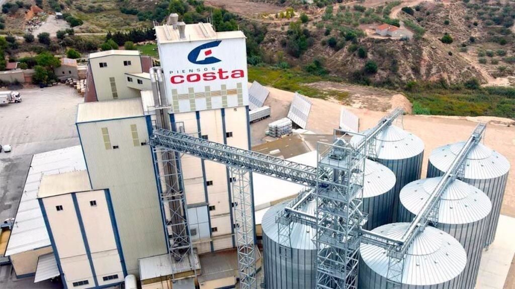 Piensos Costa, feed mill in Spain with a bird's eye view. Built by Rosal Instalaciones Agroindustriales.