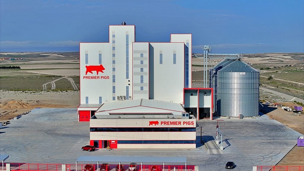 Premier Pigs, feed mill in Spain with a bird's eye view. Built by Rosal Instalaciones Agroindustriales.