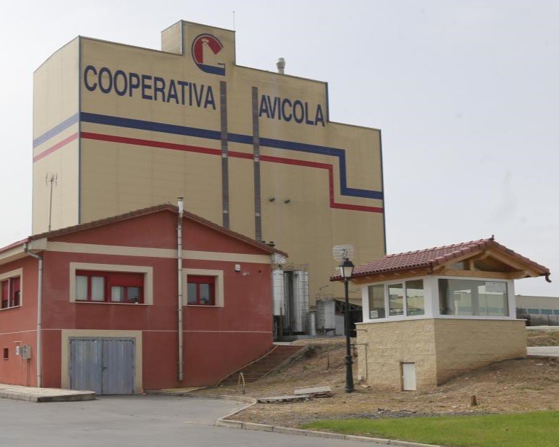 Uvesa, feed mill in Spain with a bird's eye view. Built by Rosal Instalaciones Agroindustriales.