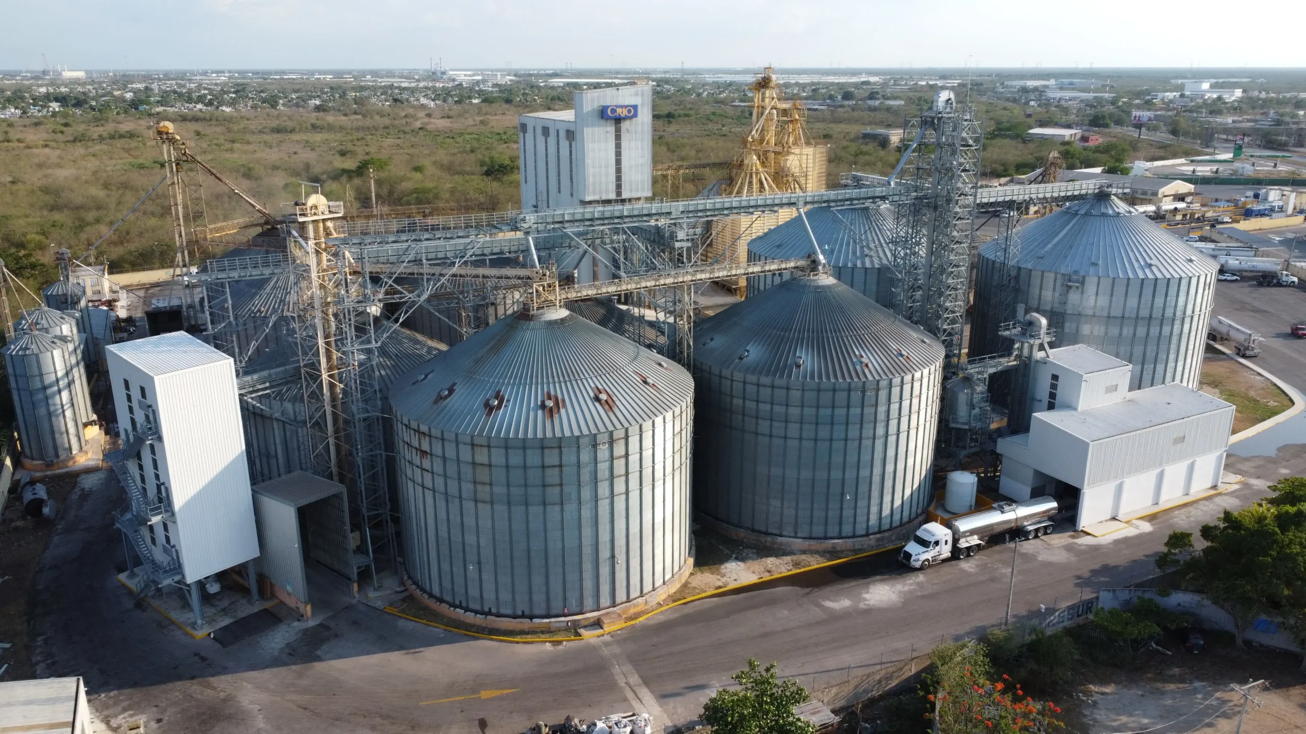 Futtermittelwerk der Grupo Crío in Yucatán im Jahr 2025, gebaut von Rosal Instalaciones Agroindustriales.