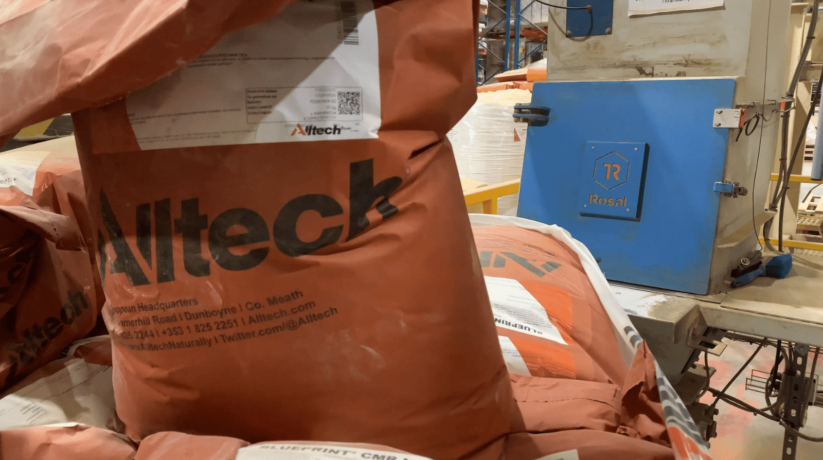 Sacos de premezclas para alimentación animal de Alltech en UK
