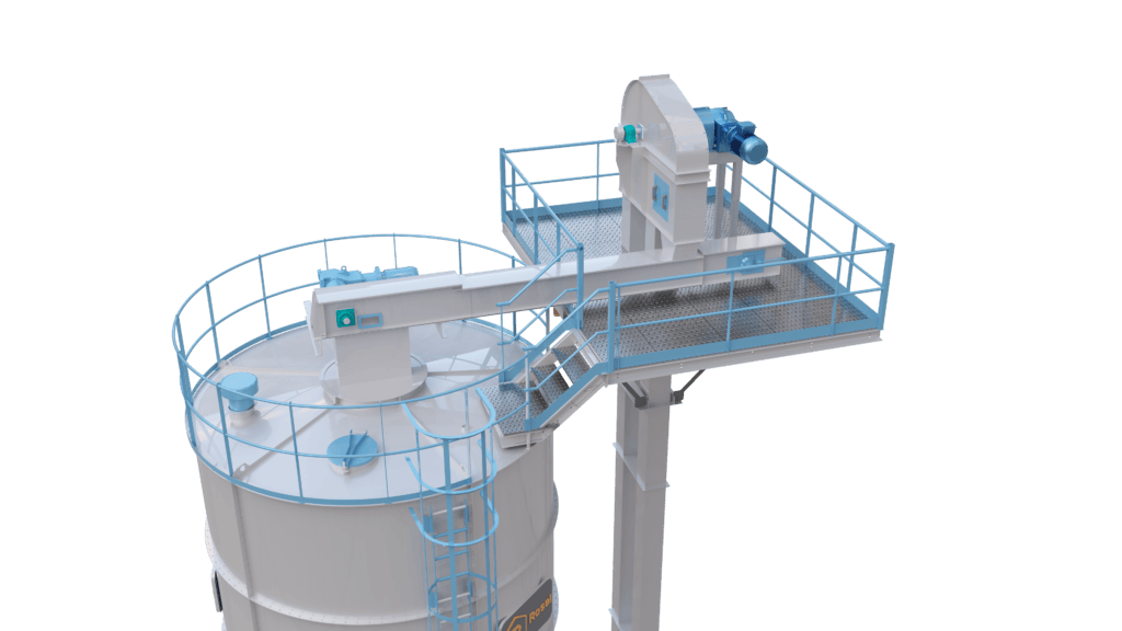 Silos industriales para almacenamiento de pienso en planta de nutrición animal.